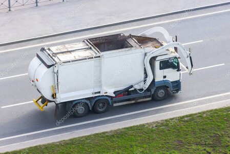 Véhicule d’intervention AM Nettoyage équipé pour les travaux en hauteur